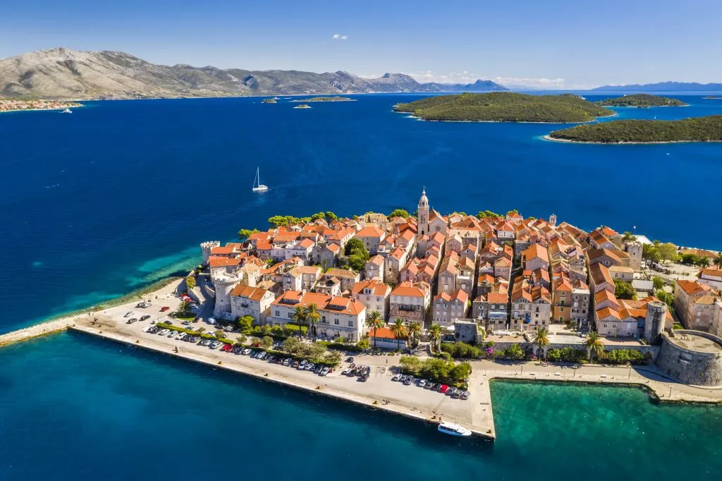 Vue aérienne de la vieille ville de Korcula, île de Korcula, Croatie